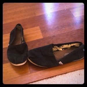 Toms black shoe